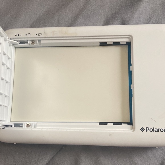 Must Go‼️ Used Polaroid Snap Camera. Read Description Carefully 👇 - Picture 5 of 7